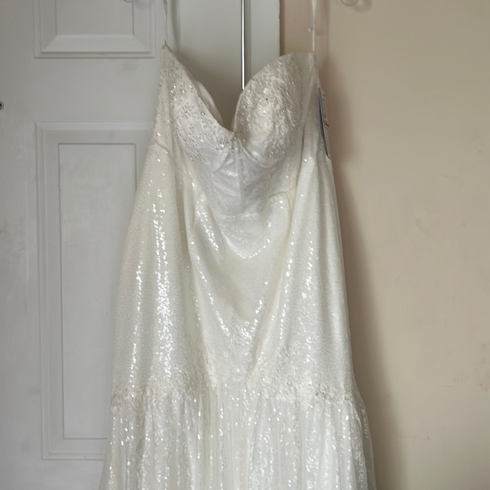 Galina Signature Ivory allover sequin corset plus wedding‎ dress Size 20 - Picture 5 of 16